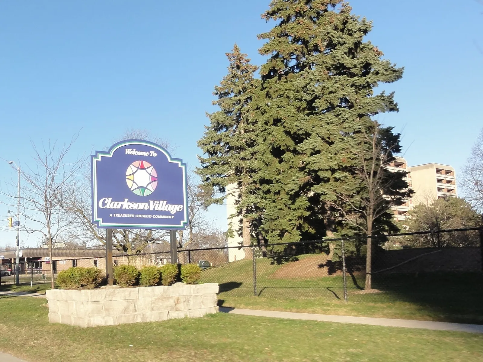Clarkson neighbourhood - homes and real estate in Mississauga, Ontario