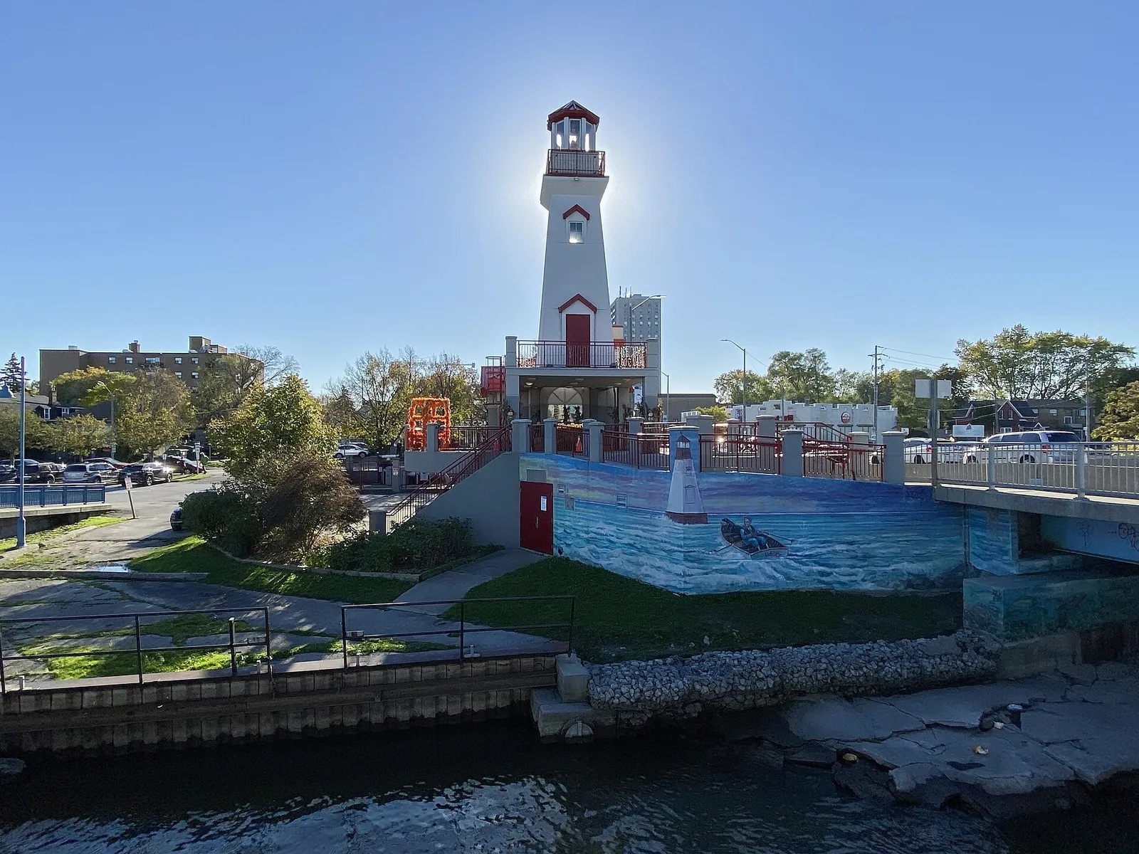 Mineola neighbourhood - homes and real estate in Mississauga, Ontario
